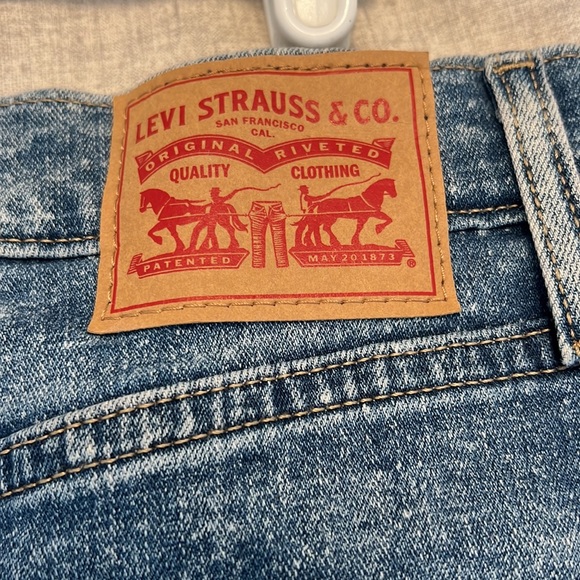 Levi’s mini denim skirt - Picture 4 of 4